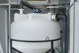 Емкость ЦКТ 3000 л с патрубком 110мм под плотность до 1,5 г/см3 белая в обрешетке