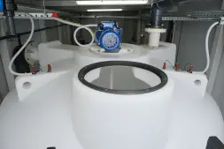 Емкость ЦКТ 3000 л с патрубком 110мм под плотность до 1,5 г/см3 белая в обрешетке с лестницей