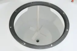 Емкость ЦКТ 3000 л с патрубком 160мм под плотность до 1,5 г/см3 белая в обрешетке с лестницей